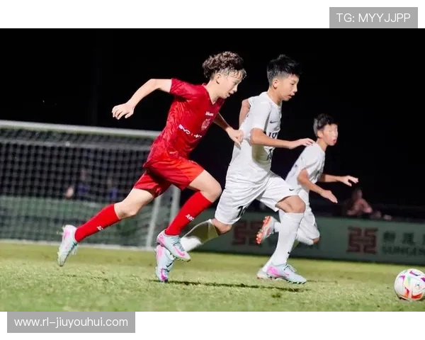 杭州足球青训队长带领新一代球员崭露头角推动本地足球发展